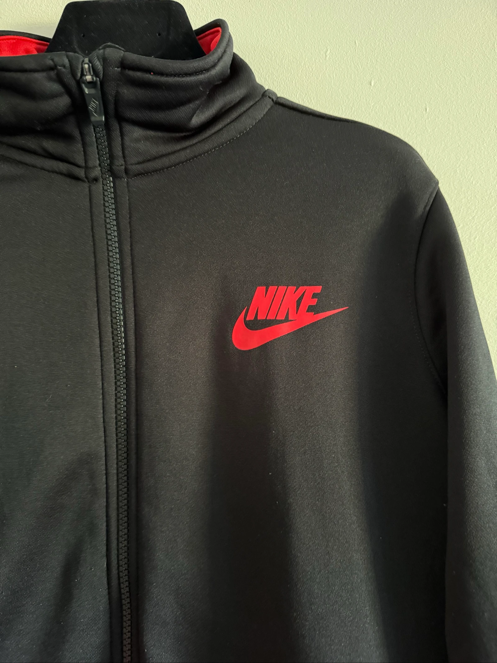 Veste Nike junior XL 158-170 cm preto vermelho zipeado esporte adol 14-16 anos – photo 4